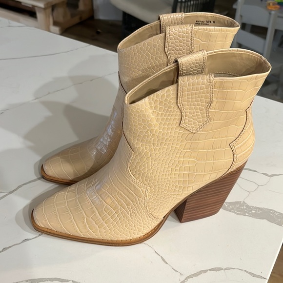 Chinese Laundry Bonnie Croc Print Tan Heeled Boots 10 - Picture 4 of 11